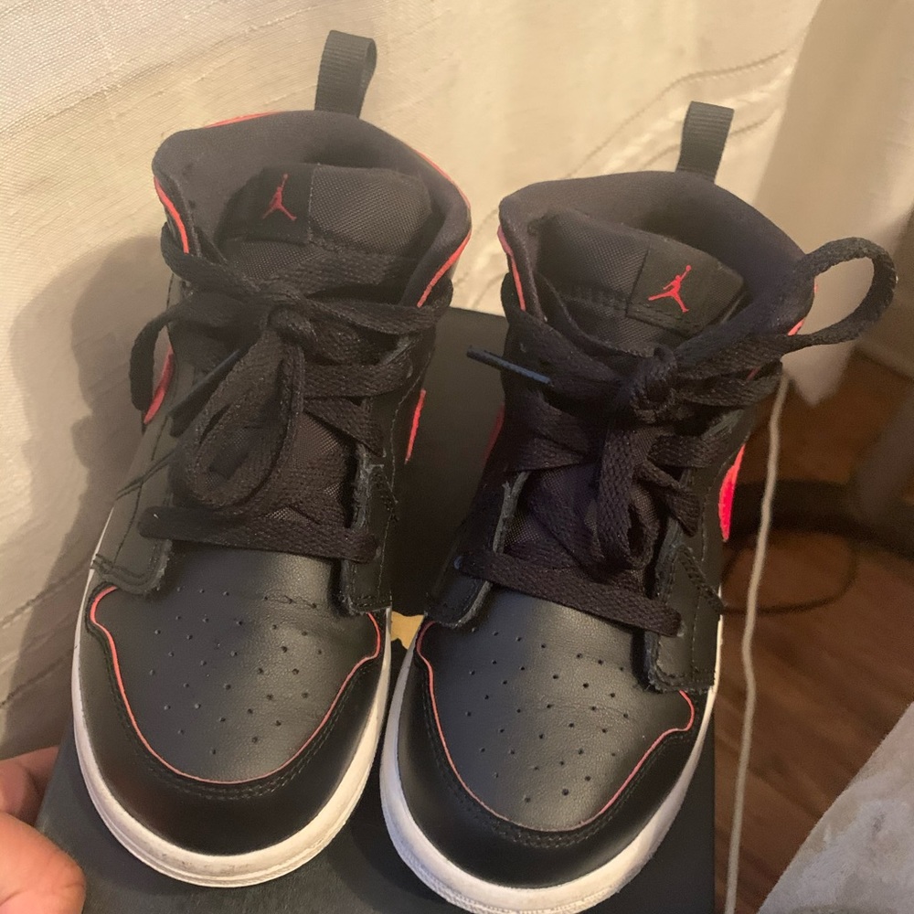 Jordan retro 1 mid BT